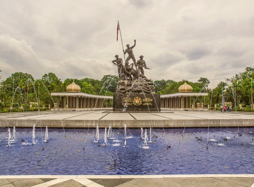 Spot Foto Terbaik di Tugu Jogja Saat Siang dan Malam Hari
